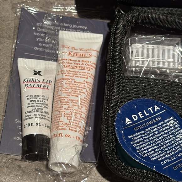 DELTA AIRLINES by TUMI navy blue hard case amenity kit bag travel holder NEW - Picture 3 of 7